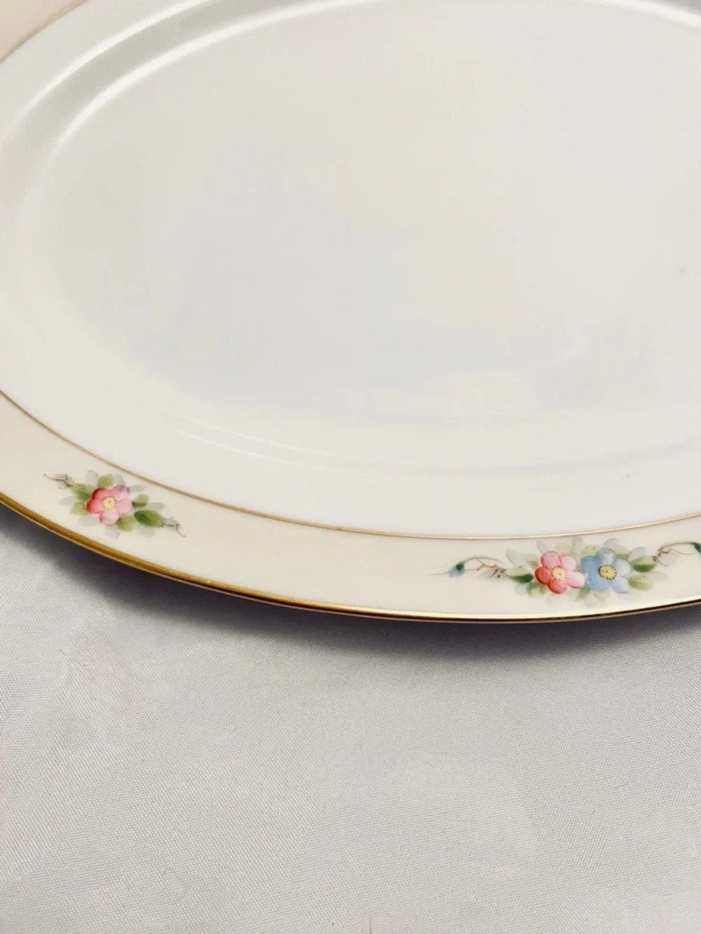 Noritake beautiful oval